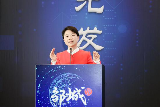星星充电董事长邵丹薇致辞