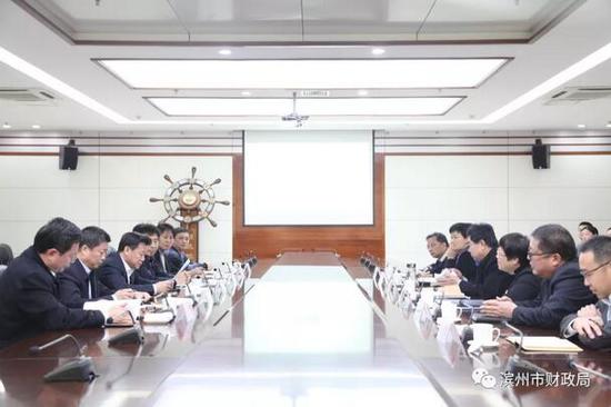 张光峰出席座谈会议