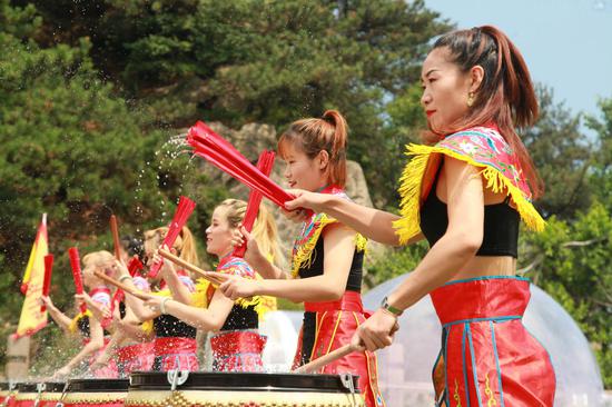 伏羊节水鼓演出