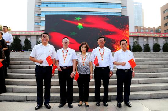 “庆祝中华人民共和国成立70周年”纪念章获得者参加活动