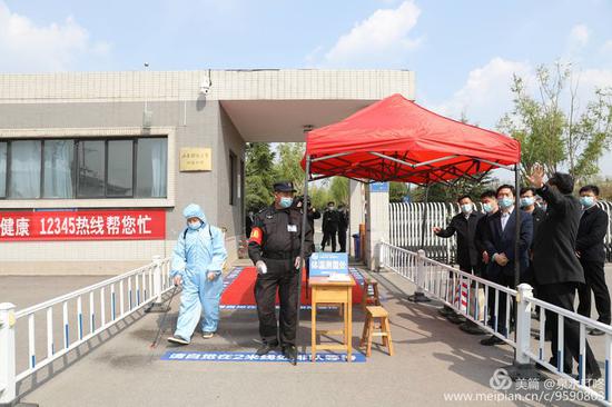 在章丘中学,实地查看入校演练、疫情防控分类统计系统