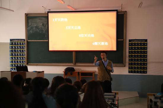 数字媒体系党总支开展“扣好人生的第一粒扣子”入党积极分子专题党课