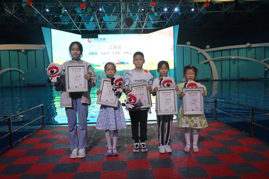 二等奖获得者刘家栋、马艺祺、陈艺乐、刘若溪、董雨绮