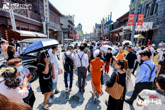 游客游园实景