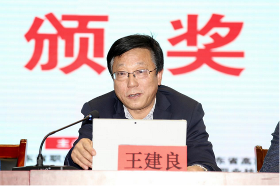 “课程思政研课总会”评审组长王建良教授点评