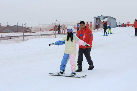 助力冬奥的正确打开方式 济南市冰雪项目教师教练员培训班开班！