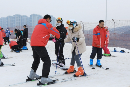 助力冬奥的正确打开方式 济南市冰雪项目教师教练员培训班开班！