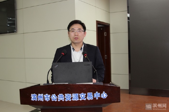 技术信息部副部长李凤军作“亮结果”述职汇报