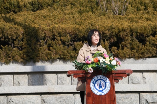 教师代表张霞