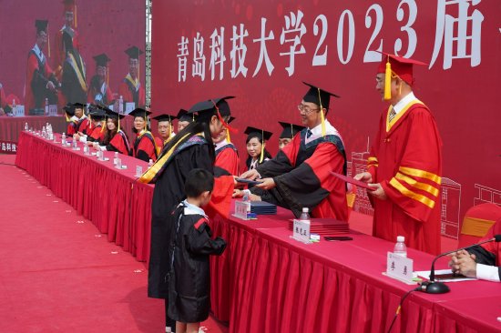 “你们的进步就是青科大的进步”青岛科技大学举行2023届学生毕业典礼暨学位授予仪式