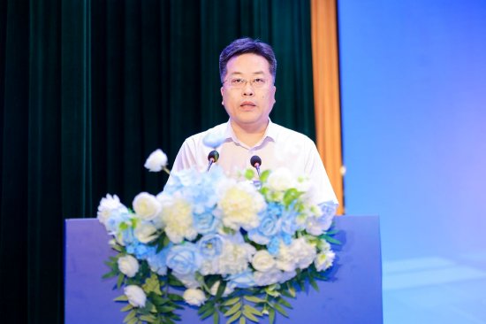 济南市教育局党组成员、副局长方奎明代表承办方致辞