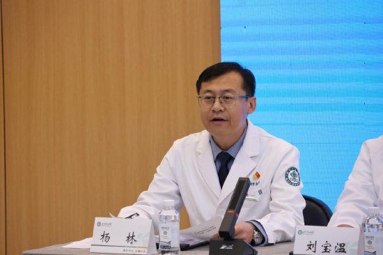 党委委员杨林主持会议