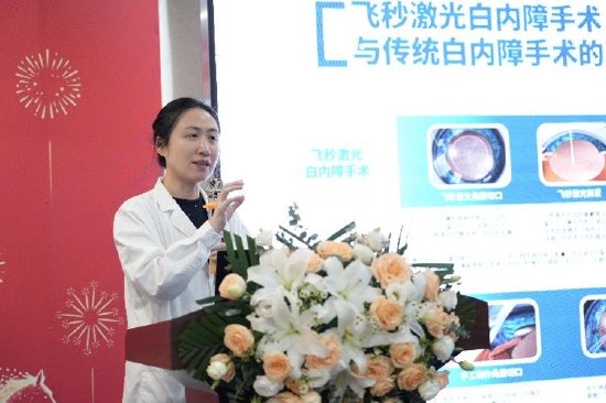 （刘慧主任开展飞白科普讲解）