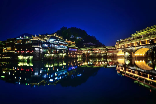 沱江泛舟