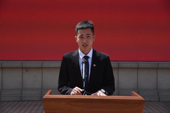 老团员代表刘泽温同学发言