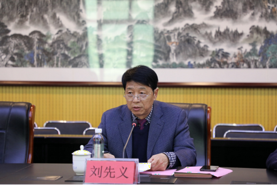 刘先义代表学校致辞