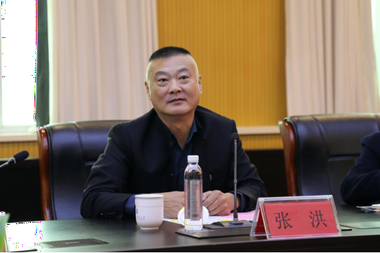  张洪进行发言