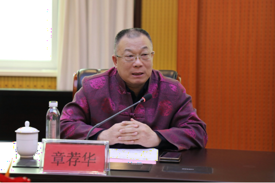 章荐华对国际形势与国际易货贸易的战略意义进行分析