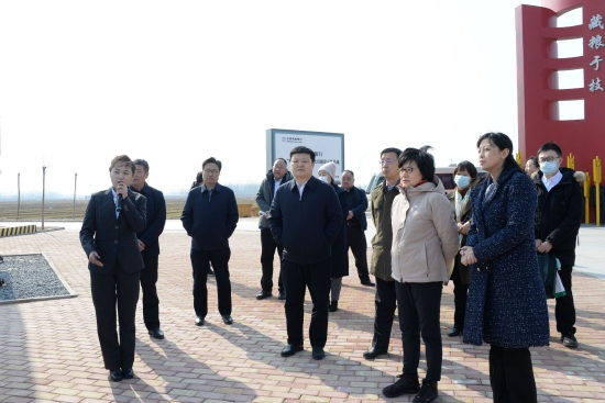 参观宁津县“吨半粮”高标准农田示范基地