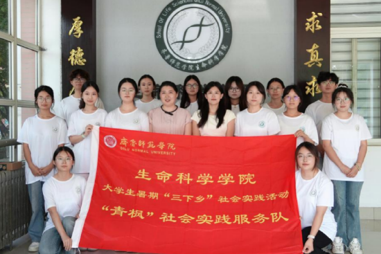 图为团队合影