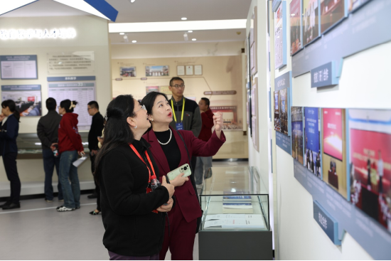 办学成就展成为校友返校参观的首选地