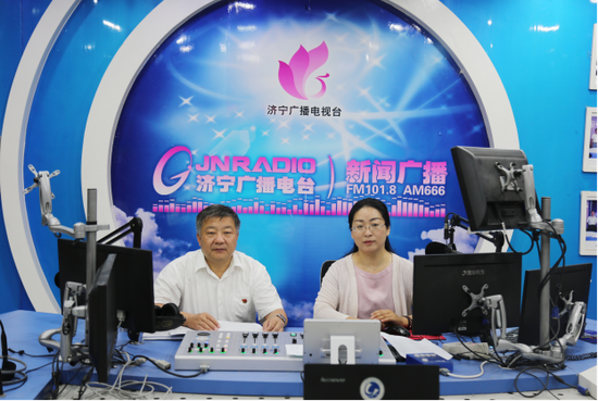 山东理工职业学院党委书记许可接受主持人传景的采访介绍学院情况