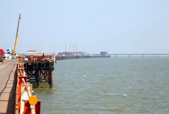 青岛海湾大桥胶州连接线工程加紧施工