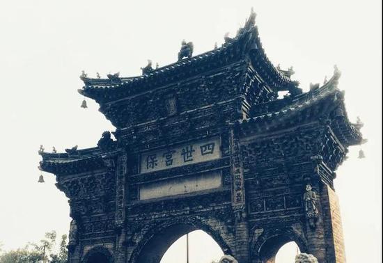 ▴四世宫保牌坊,坐落在桓台县,始建于明万历四十七年,是一幢集古代建筑、雕刻、书法艺术等于一体的杰作,资料图。