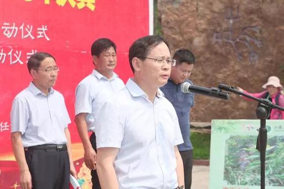 《世界旅游》杂志社社长兼总编辑、山东省旅游摄影协会会长刘建波介绍摄影大赛活动情况