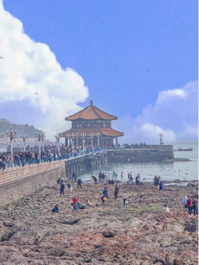 (栈桥风景区回澜阁)