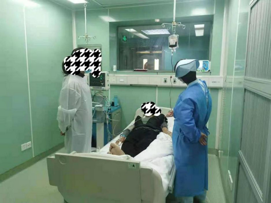 为患者行造血干细胞回输中