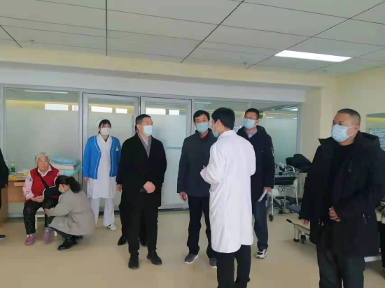 考核组在鄄城县人民医院了解康复科工作情况
