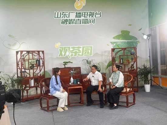 横州市经济贸易和信息化局副局长谢锡旺 做客山东广播电视台融媒体直播间《观茶园》