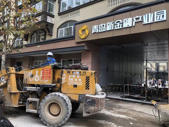 图说:新金融产业园正在进行忙碌的收尾工作,即将亮相。