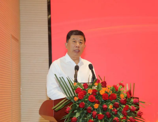 烟台附属医院(第二临床医学院)院长王强主持仪式