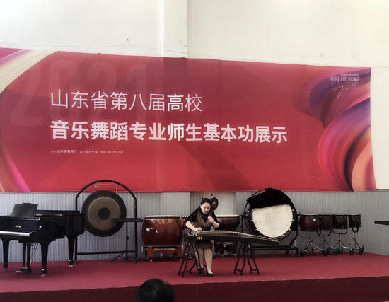 孙寒冰老师在比赛中