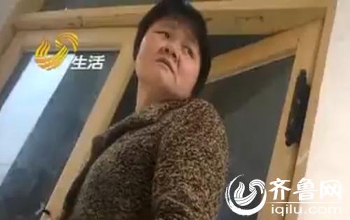 宿管人員稱學生留在宿舍應該是因為犯錯誤了(視頻截圖)