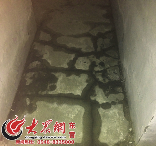 4單元地下室地面如同“地圖”