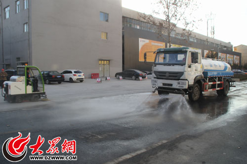 正在工作中得灑水車