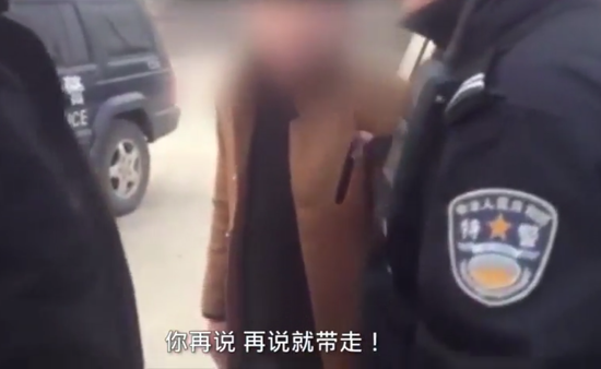 山東特警粗暴執法“車震”男女視頻截圖