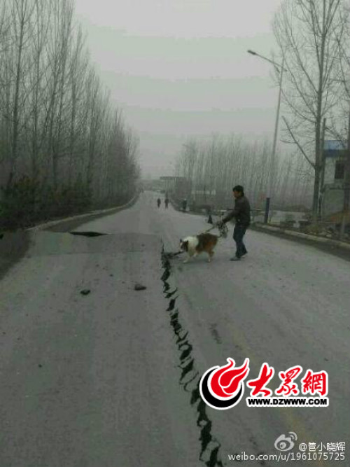 一部分路面塌陷(图片来自网络)