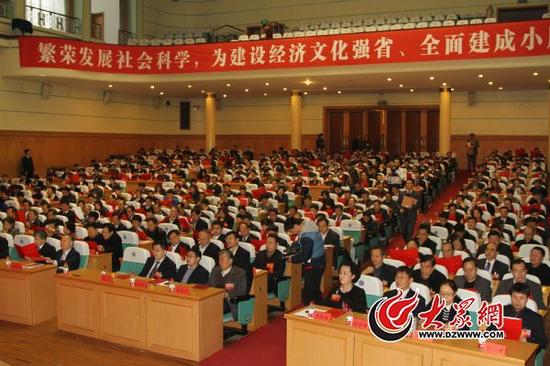 12月25日上午，山东省社会科学界第七次代表大会在济南闭幕。记者 王长坤 摄