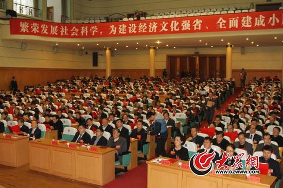 12月25日上午，山東省社會(huì)科學(xué)界第七次代表大會(huì)在濟(jì)南閉幕。記者 王長(zhǎng)坤 攝