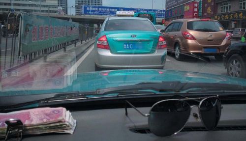 濟南出租車魯AT開頭,圖為魯A0的疑似黑出租(照片由的哥提供)