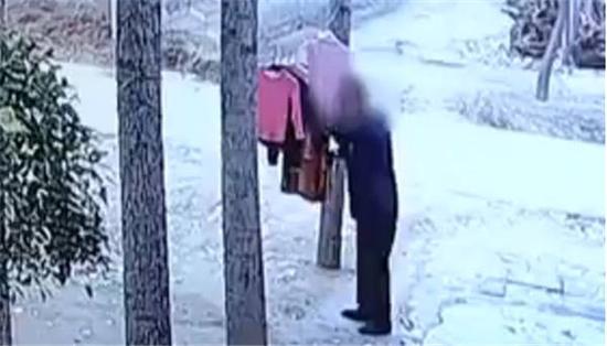 男子偷女性內衣成癮