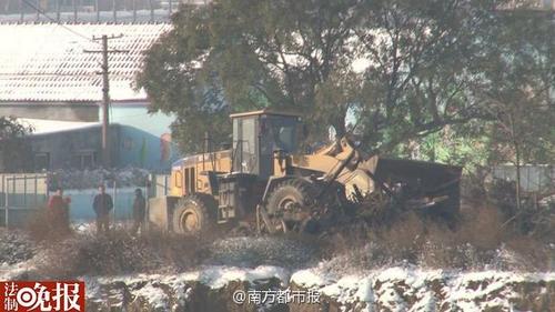 網曝山東民房遭強拆夫婦二人被捆綁扔路邊