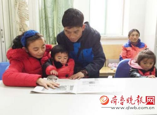 　一家人在醫院里休息，除了小女兒一直在裹著被子睡覺外，其余人精神狀態都不錯。 本報記者 宋磊 攝