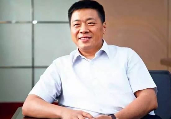 张士平的儿子张波已经身为魏桥创业集团旗下中国宏桥集团的董事长，独挑铝业大梁。他说：“我是张士平的儿子，但这也是最可怕的地方。”