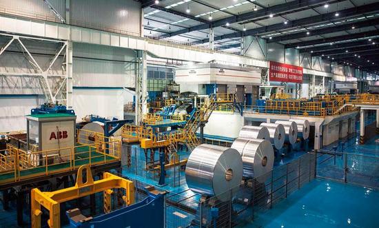 魏桥创业集团的铝业工厂拥有最先进的设备和最严苛的管理，它现在是这家公司的“印钞机”。
