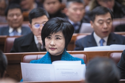 23日,中國人民政治協商會議第十一屆廣東省委員會第四次會議在廣州開幕。吳小莉正在聽取會議內容